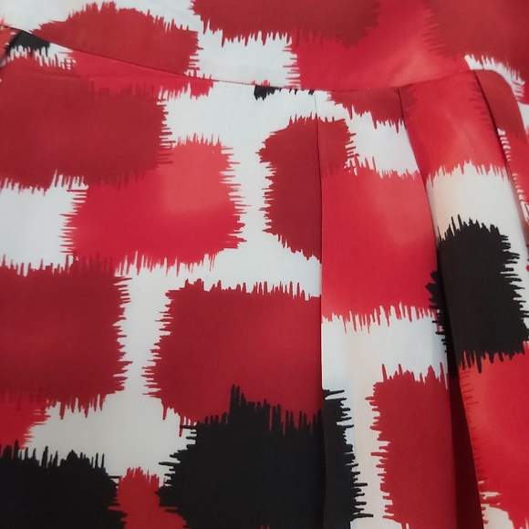Red white and black skirt size 8 - Picture 2 of 3